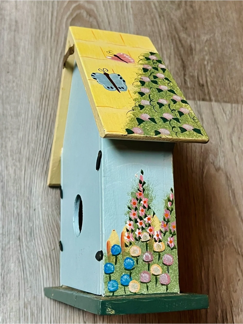 Handmade vintage artist